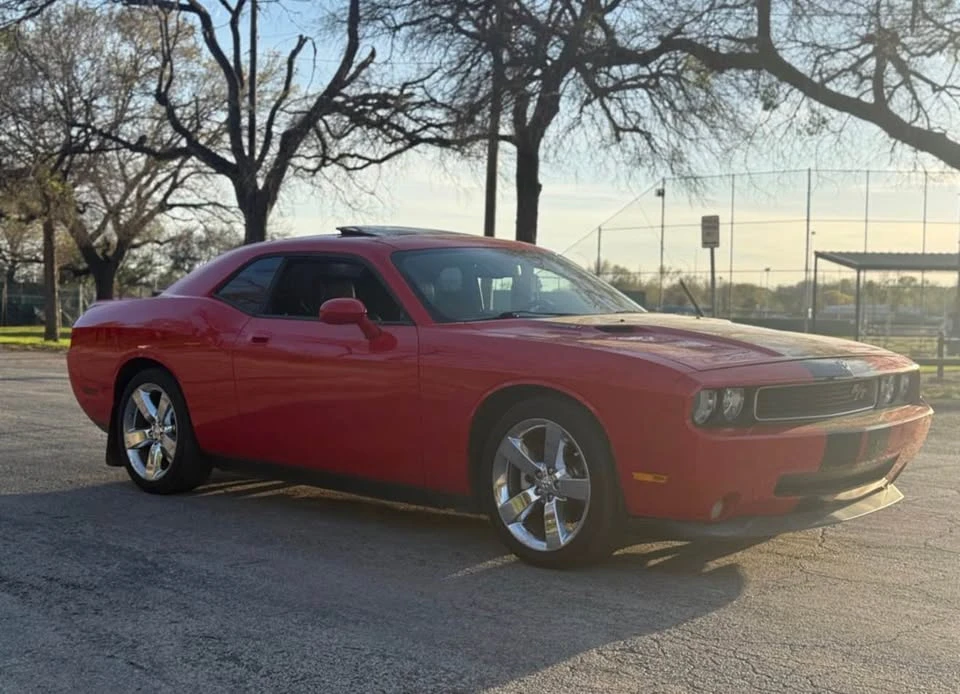 2010 Dodge Challenger 3rd Gen - Image 5 of 11