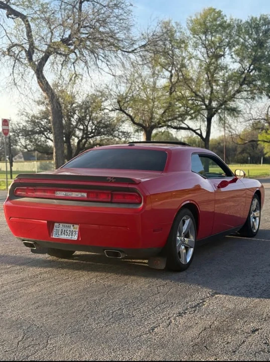 2010 Dodge Challenger 3rd Gen - Image 6 of 11