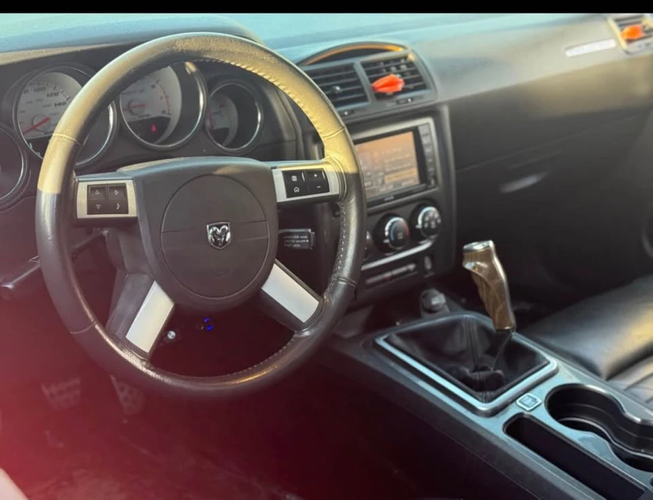 2010 Dodge Challenger 3rd Gen - Image 9 of 11