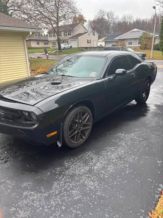 2010 Dodge Challenger 3rd Gen - Image 3 of 4