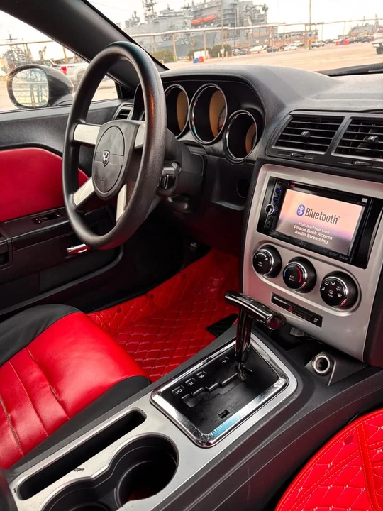2010 Dodge Challenger 3rd Gen - Image 2 of 11