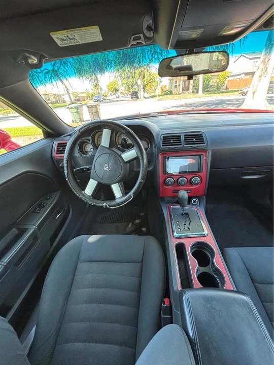 2010 Dodge Challenger 3rd Gen - Image 6 of 8