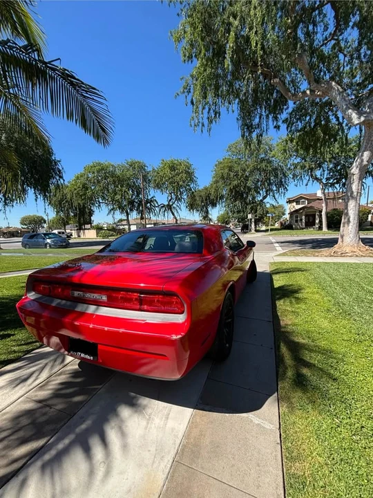 2010 Dodge Challenger 3rd Gen - Image 3 of 8