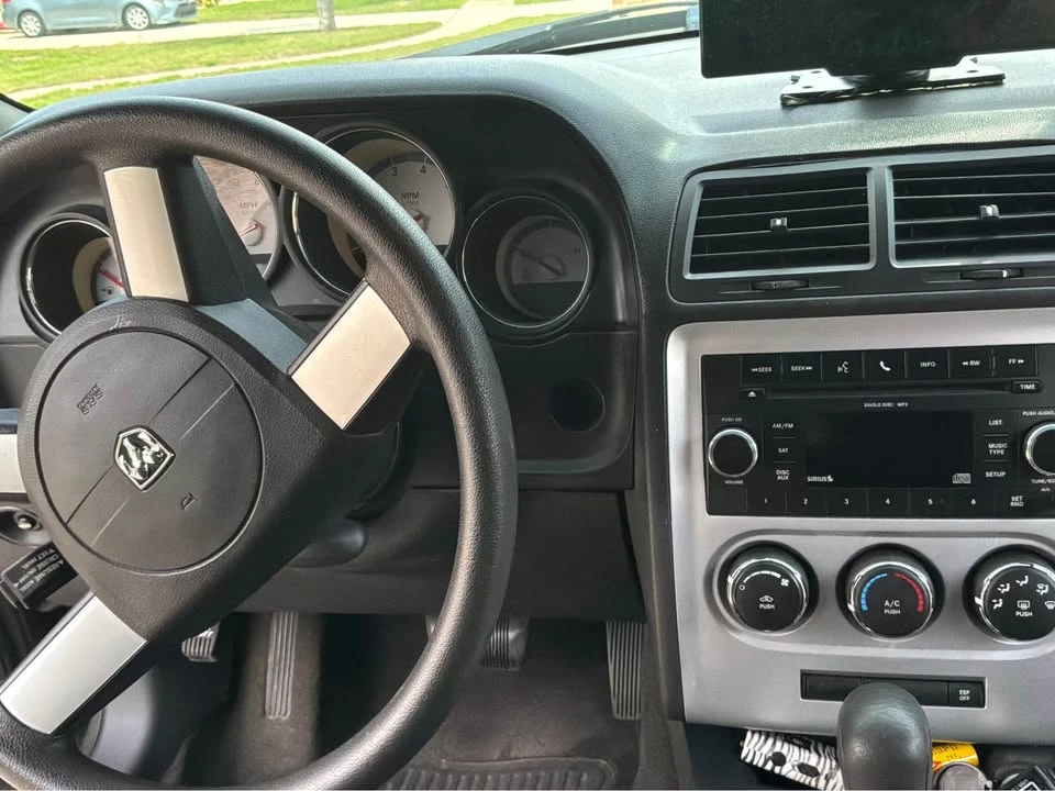 2010 Dodge Challenger 3rd Gen - Image 9 of 11