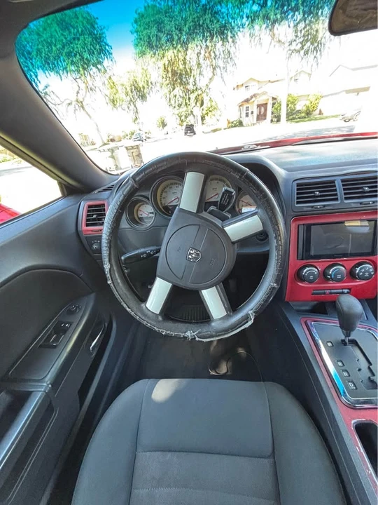 2010 Dodge Challenger 3rd Gen - Image 7 of 8