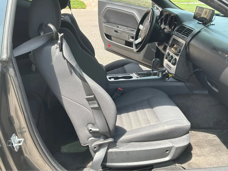 2010 Dodge Challenger 3rd Gen - Image 7 of 11