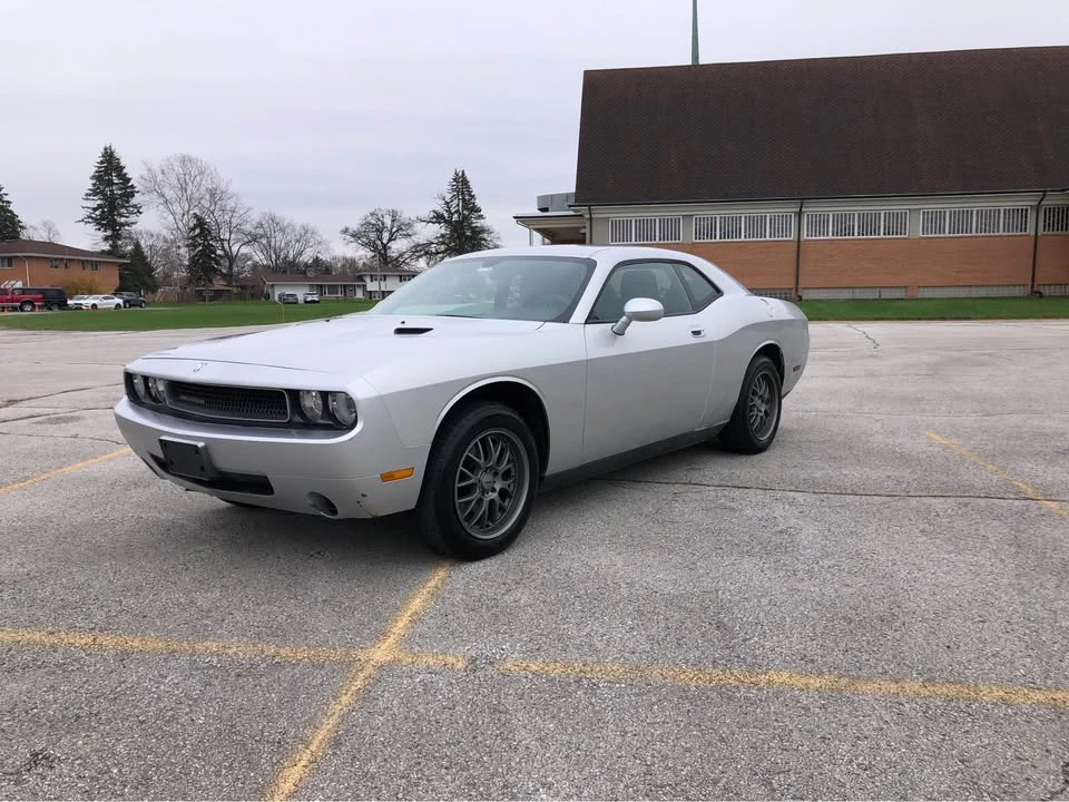 2010 Dodge Challenger 3rd Gen - Image 2 of 9