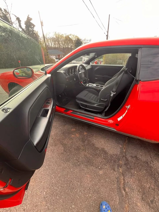 2010 Dodge Challenger 3rd Gen - Image 2 of 4