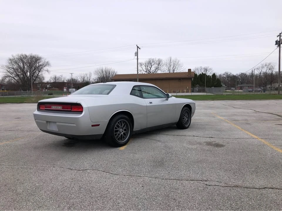 2010 Dodge Challenger 3rd Gen - Image 6 of 9