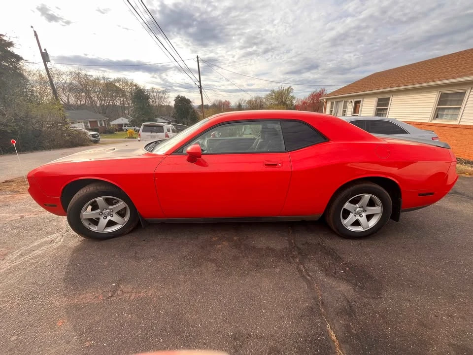2010 Dodge Challenger 3rd Gen - Image 3 of 4