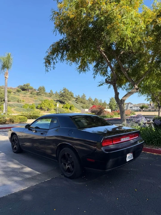 2010 Dodge Challenger 3rd Gen - Image 2 of 6