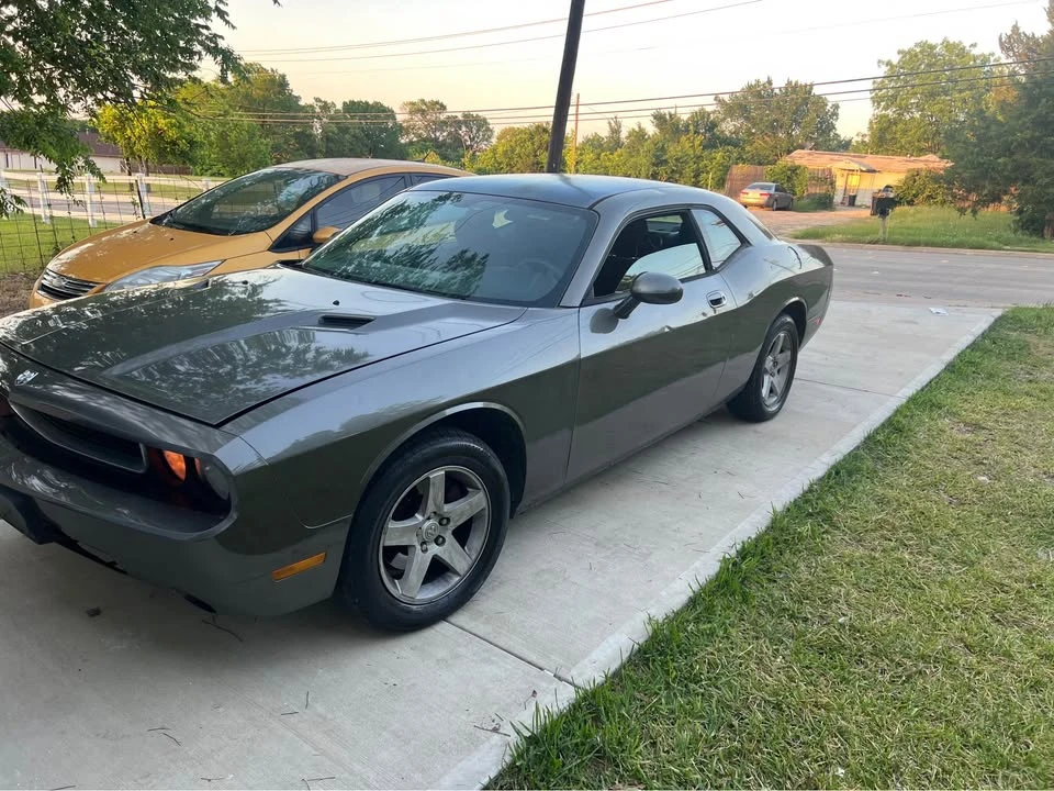 2010 Dodge Challenger 3rd Gen - Image 4 of 7