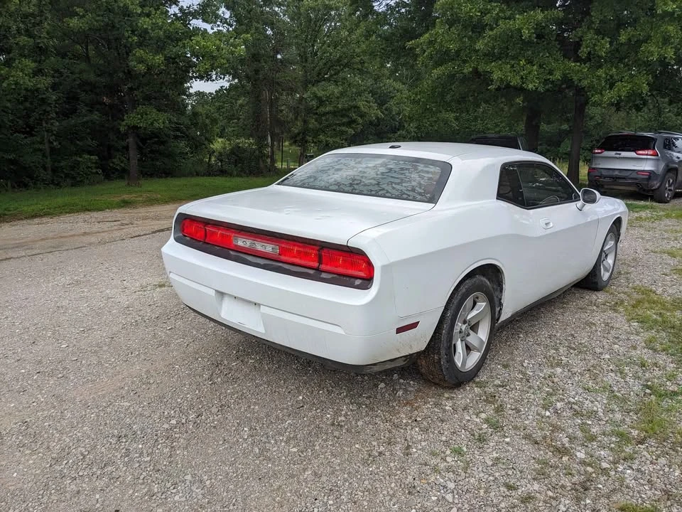 2010 Dodge Challenger 3rd Gen - Image 4 of 13