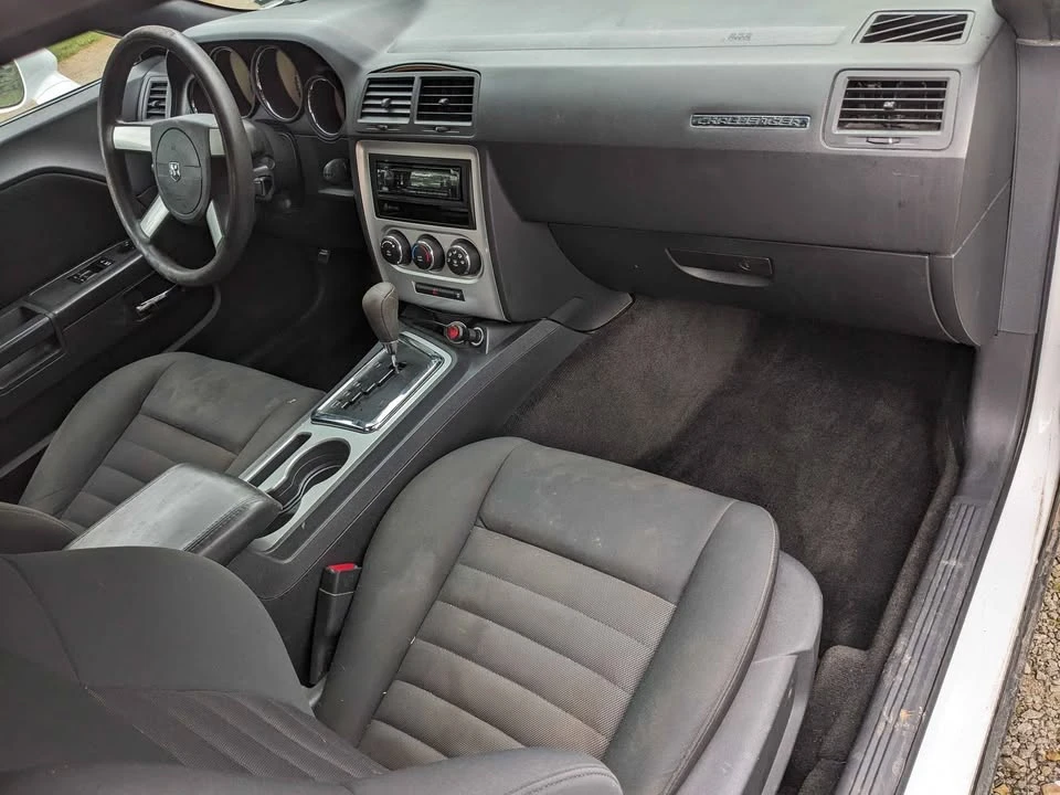 2010 Dodge Challenger 3rd Gen - Image 9 of 13
