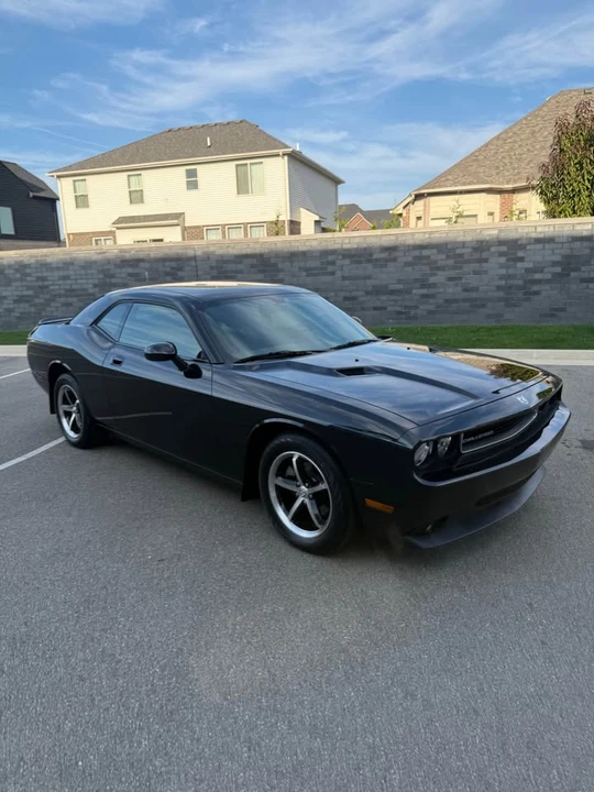 2010 Dodge Challenger 3rd Gen - Image 9 of 19