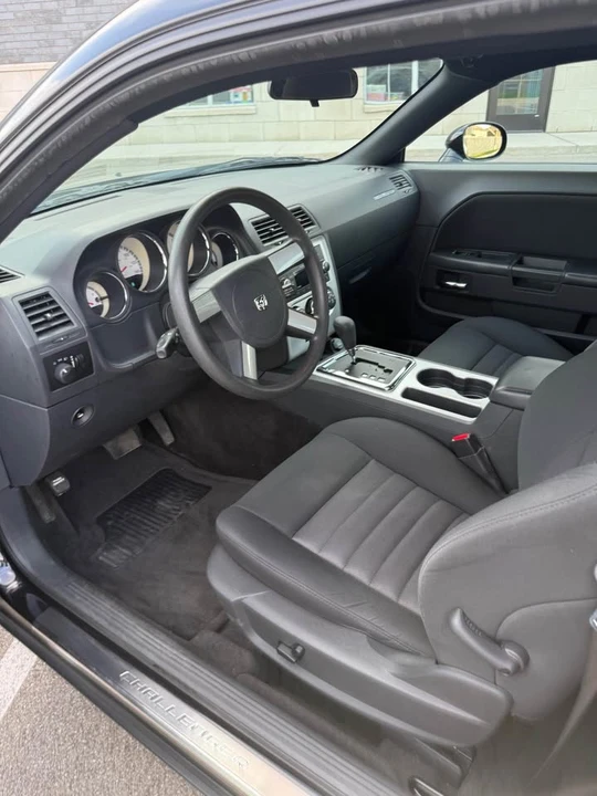 2010 Dodge Challenger 3rd Gen - Image 15 of 19