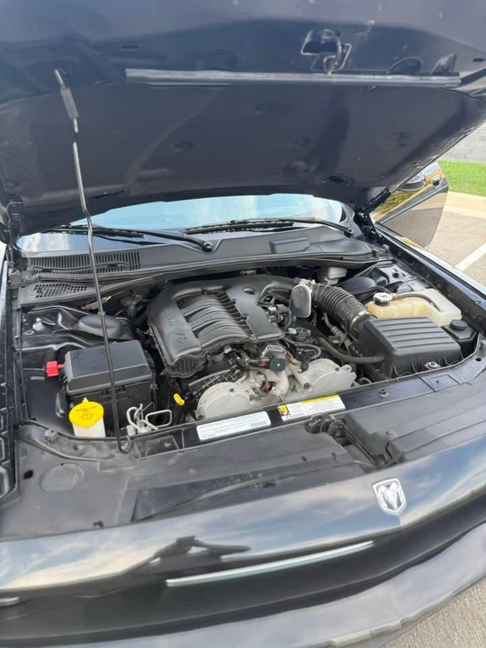 2010 Dodge Challenger 3rd Gen - Image 16 of 19