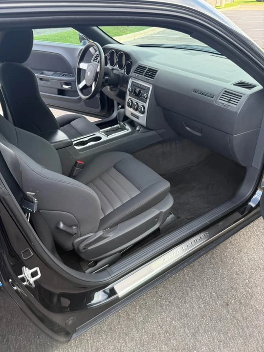 2010 Dodge Challenger 3rd Gen - Image 17 of 19