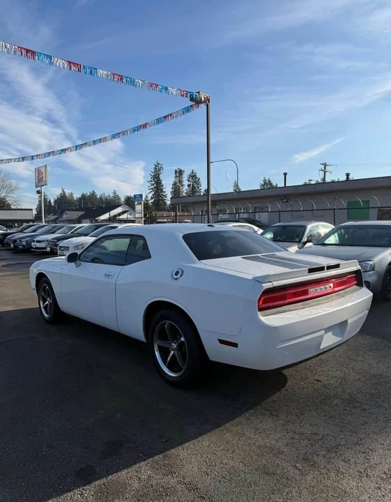 2010 Dodge Challenger 3rd Gen - Image 4 of 9