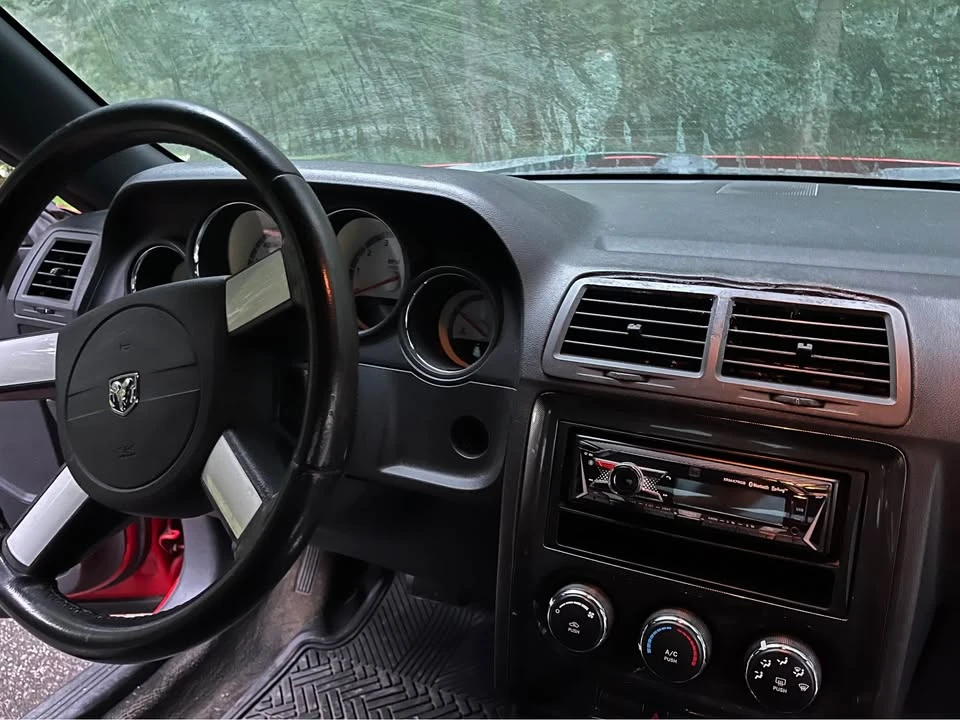 2010 Dodge Challenger 3rd Gen - Image 13 of 19