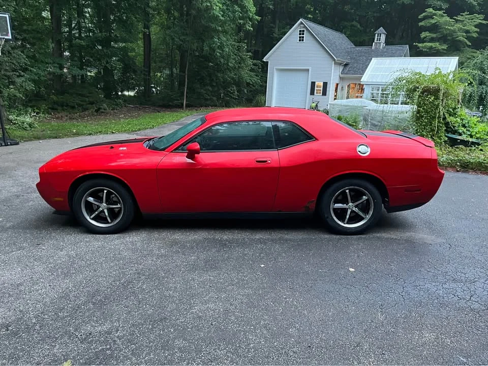 2010 Dodge Challenger 3rd Gen - Image 5 of 19