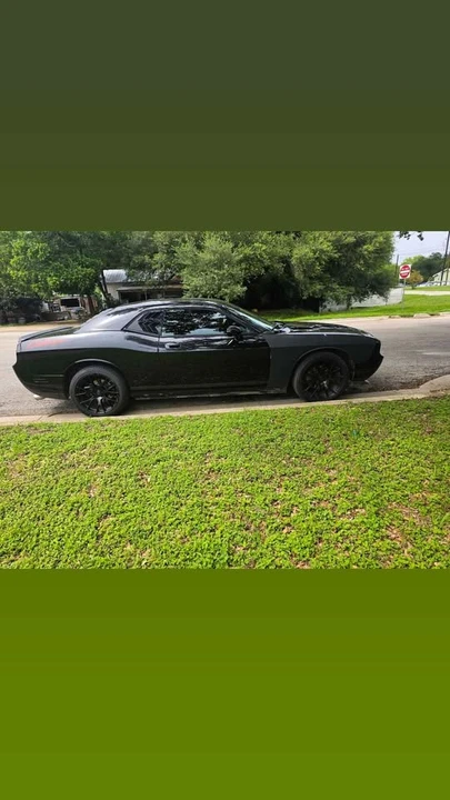 2010 Dodge Challenger 3rd Gen - Image 2 of 4