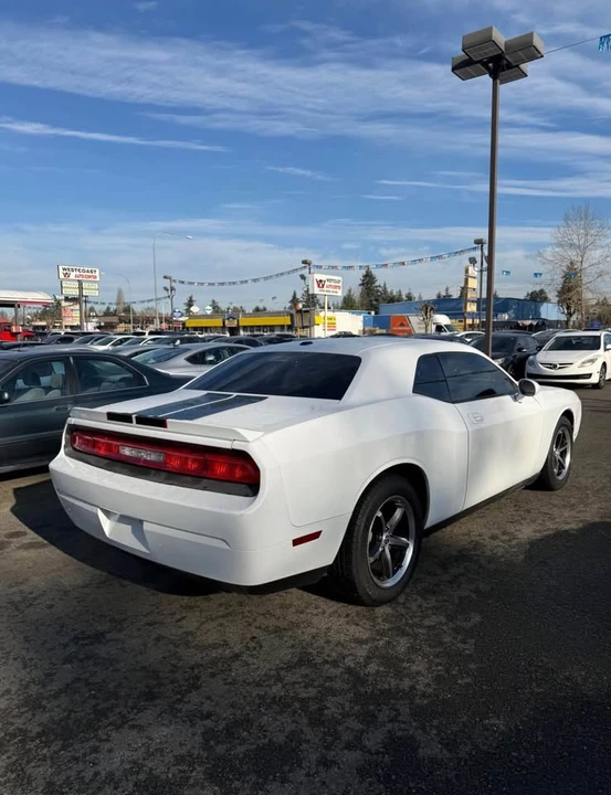 2010 Dodge Challenger 3rd Gen - Image 6 of 9