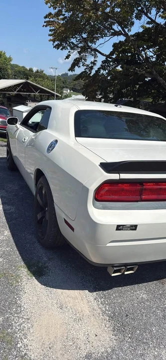 2010 Dodge Challenger 3rd Gen - Image 6 of 12