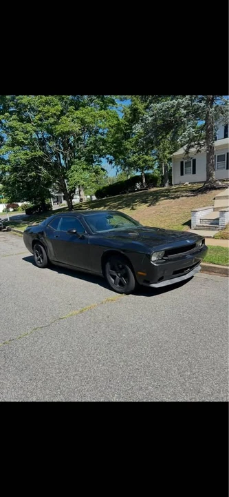 2010 Dodge Challenger 3rd Gen - Image 2 of 5