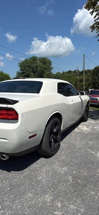 2010 Dodge Challenger 3rd Gen - Image 2 of 12