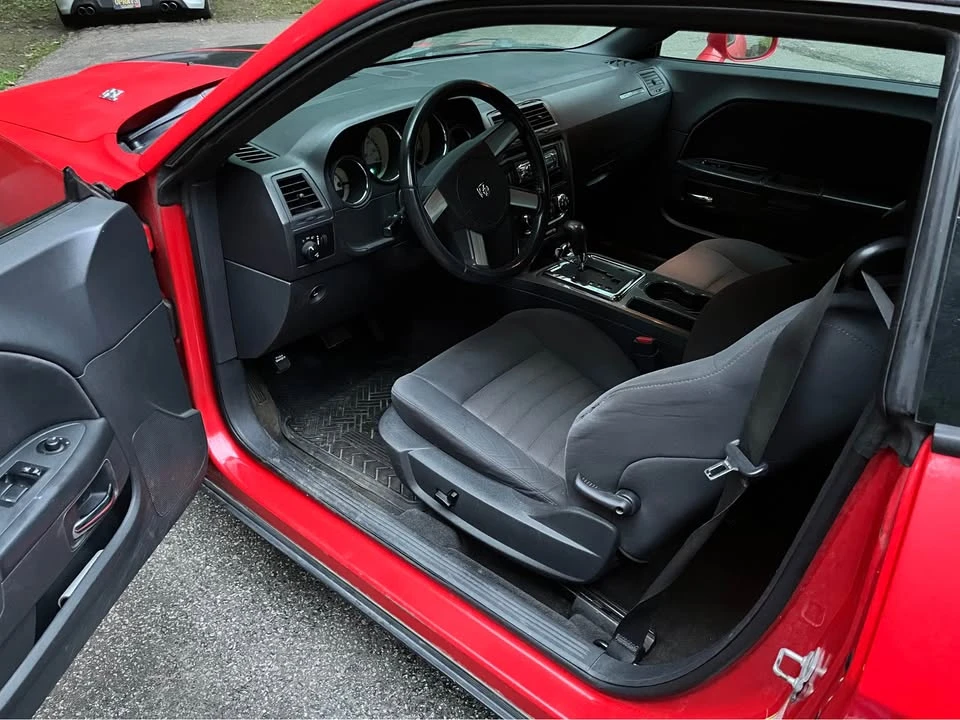 2010 Dodge Challenger 3rd Gen - Image 7 of 19