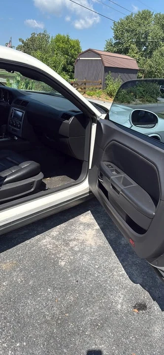 2010 Dodge Challenger 3rd Gen - Image 11 of 12