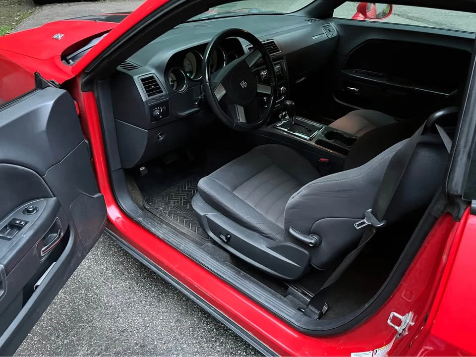 2010 Dodge Challenger 3rd Gen - Image 8 of 19