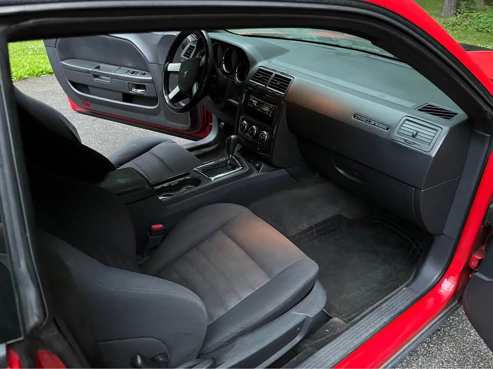 2010 Dodge Challenger 3rd Gen - Image 11 of 19