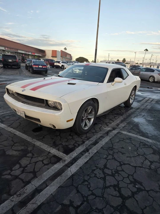 2010 Dodge Challenger 3rd Gen - Image 6 of 7