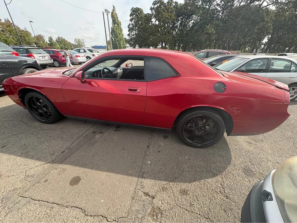 2010 Dodge Challenger 3rd Gen - Image 5 of 8
