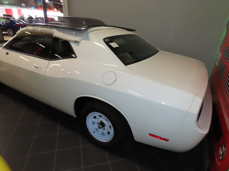 2010 Dodge Challenger 3rd Gen - Image 7 of 25
