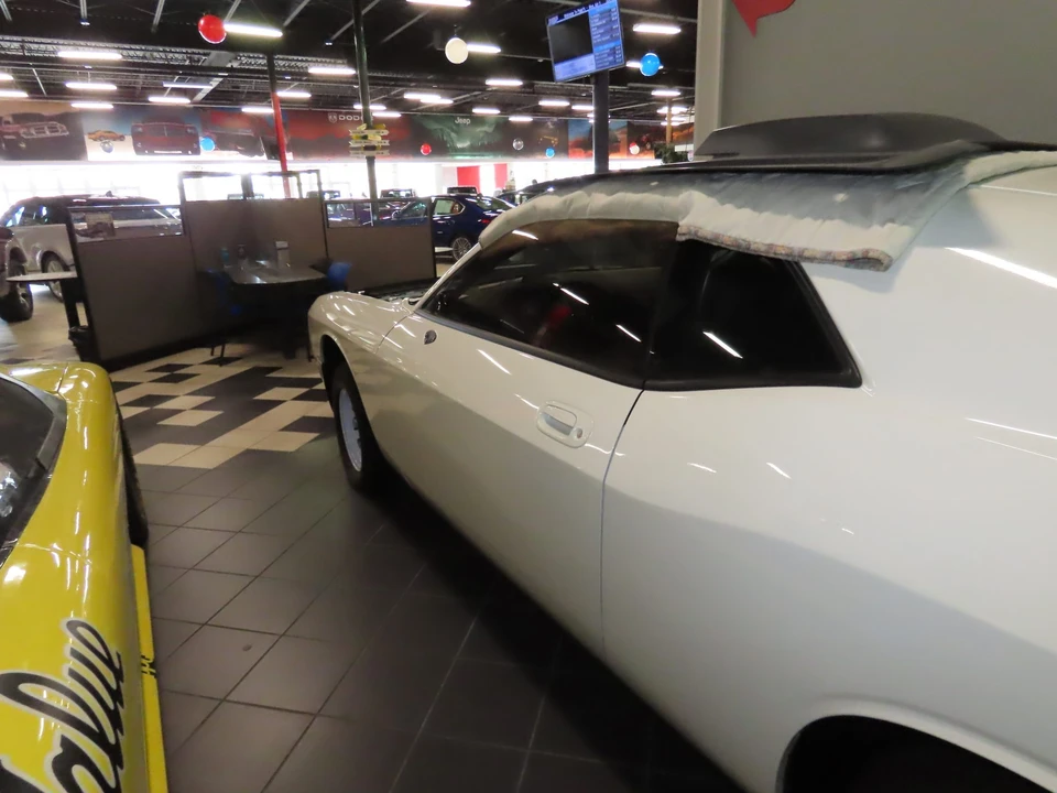 2010 Dodge Challenger 3rd Gen - Image 6 of 25