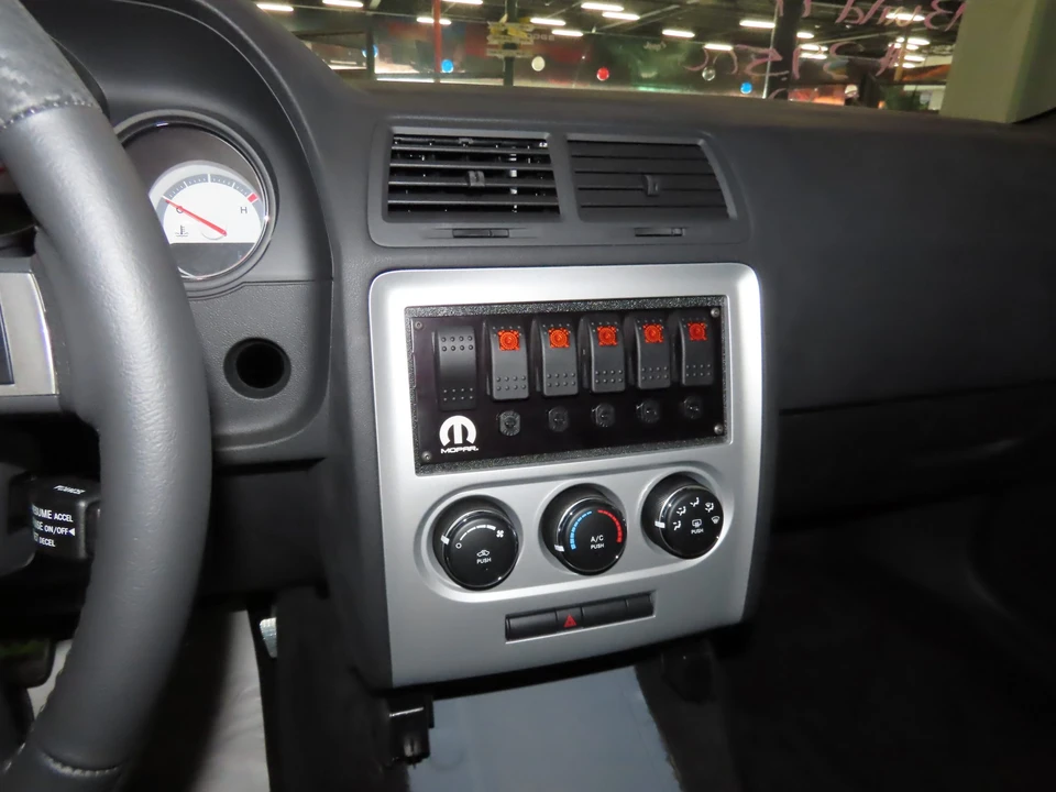 2010 Dodge Challenger 3rd Gen - Image 14 of 25