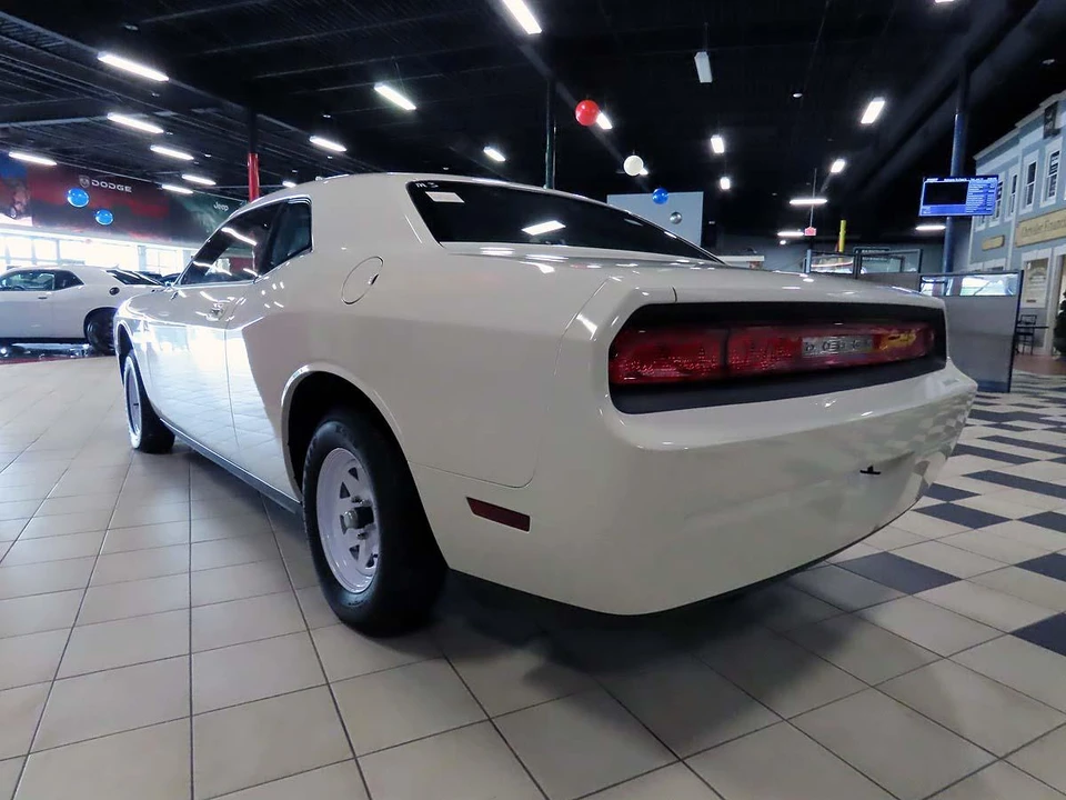 2010 Dodge Challenger 3rd Gen - Image 5 of 25