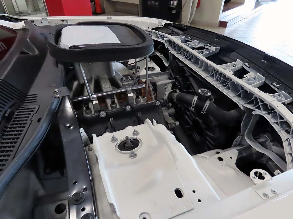 2010 Dodge Challenger 3rd Gen - Image 19 of 25
