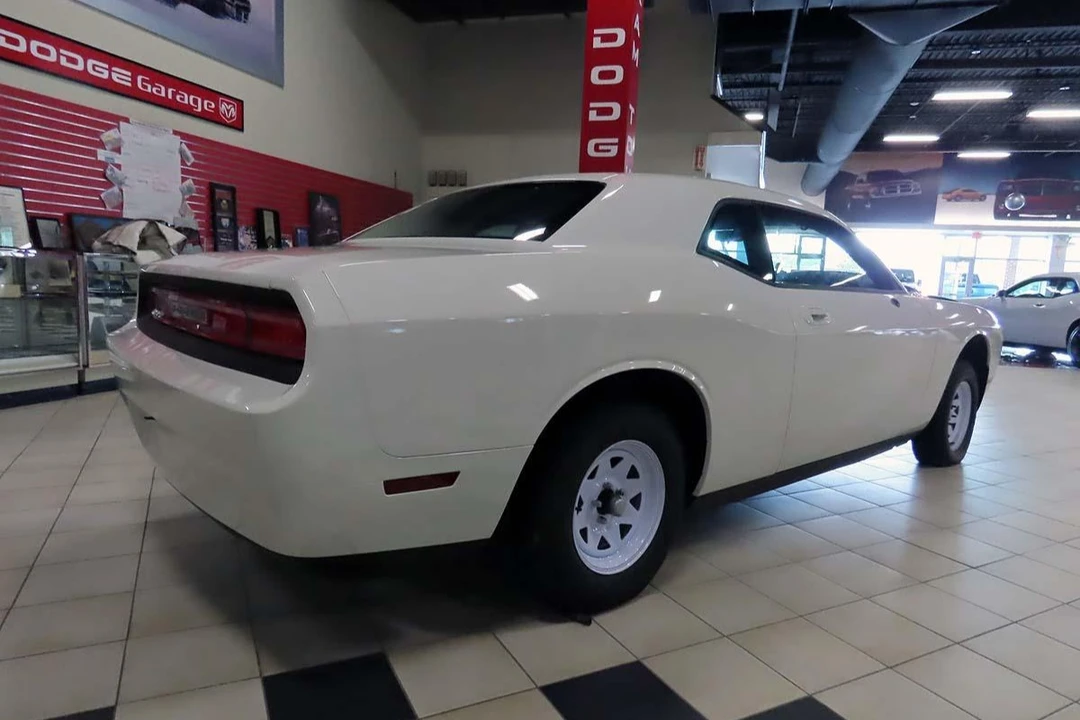 2010 Dodge Challenger 3rd Gen - Image 3 of 25