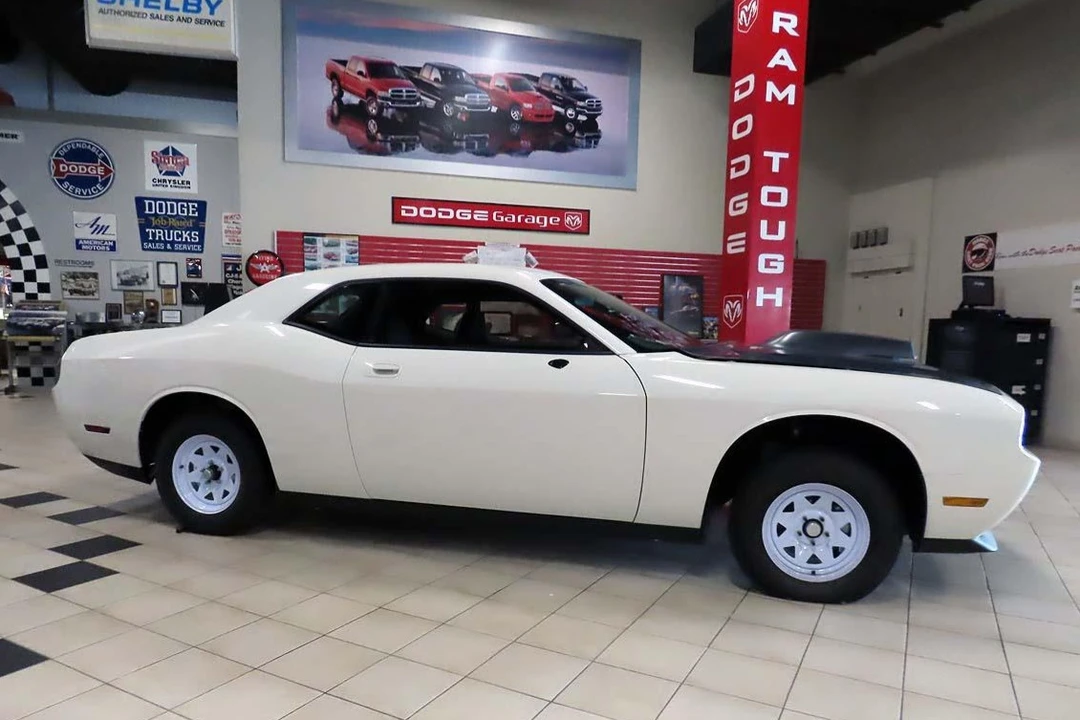 2010 Dodge Challenger 3rd Gen - Image 2 of 25