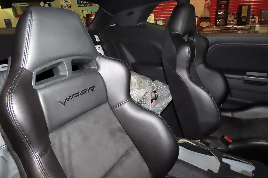 2010 Dodge Challenger 3rd Gen - Image 11 of 25