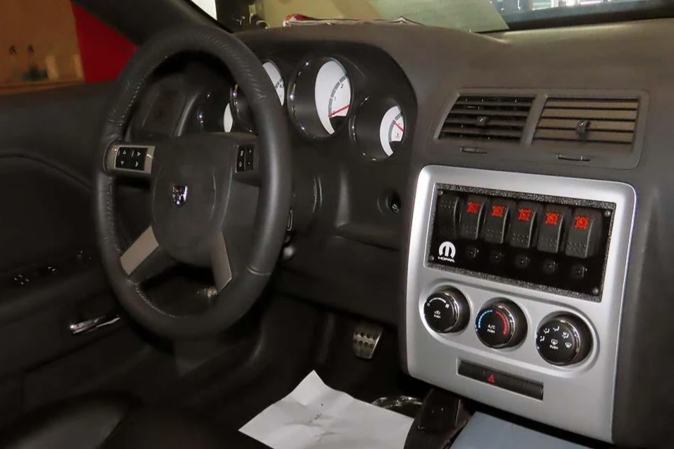 2010 Dodge Challenger 3rd Gen - Image 13 of 25