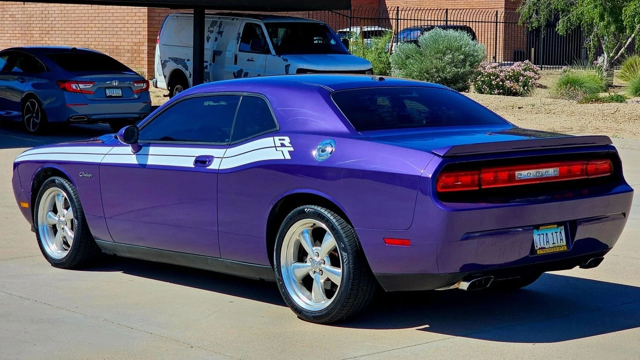 2010 Dodge Challenger 3rd Gen - Image 4 of 12