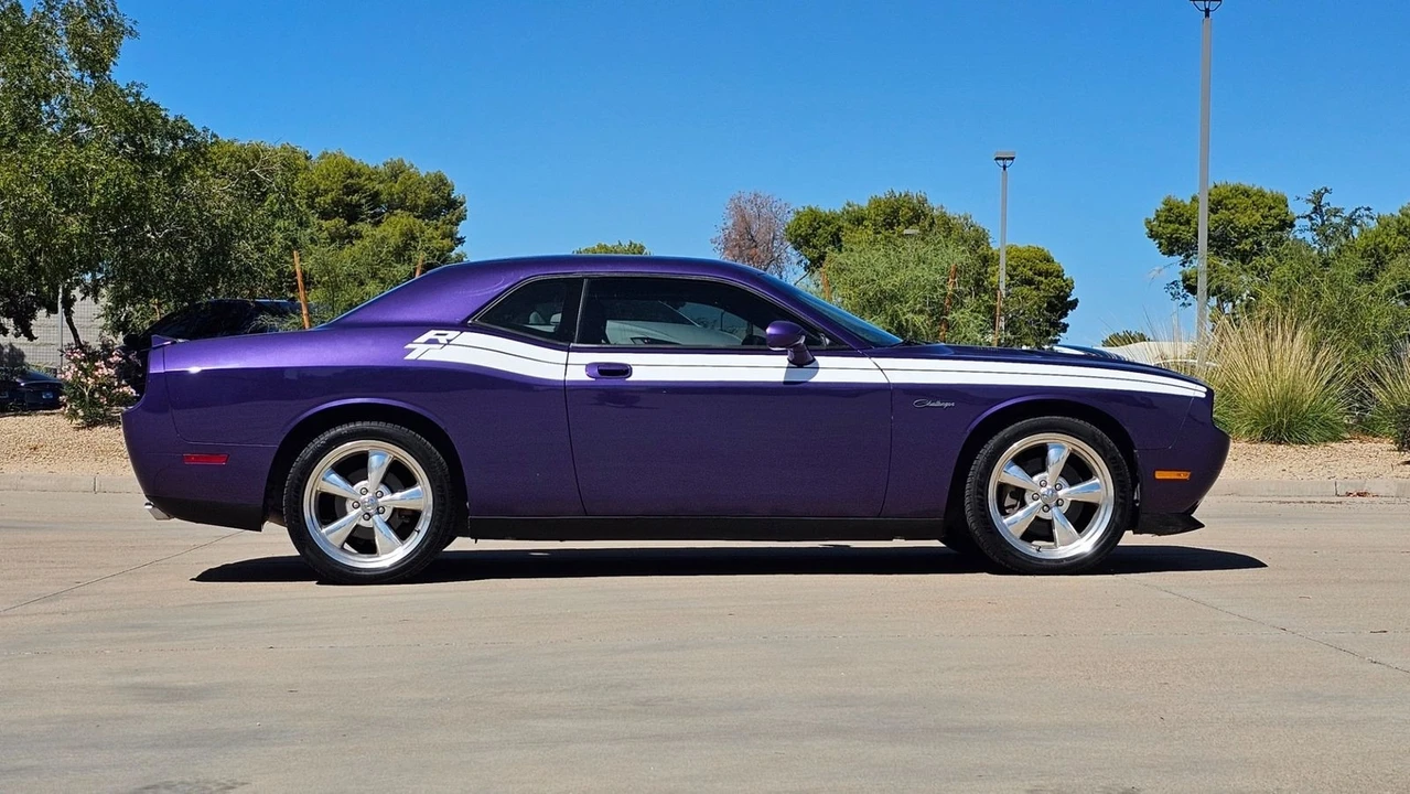 2010 Dodge Challenger 3rd Gen - Image 11 of 12