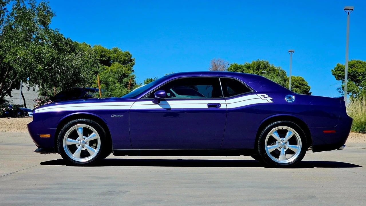 2010 Dodge Challenger 3rd Gen - Image 10 of 12
