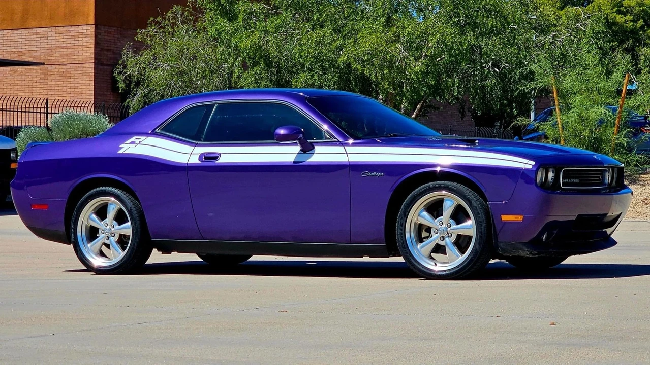 2010 Dodge Challenger 3rd Gen - Image 2 of 12
