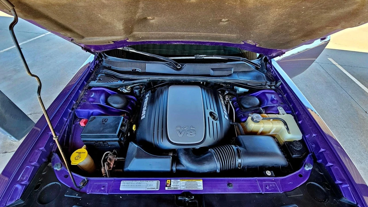 2010 Dodge Challenger 3rd Gen - Image 6 of 12